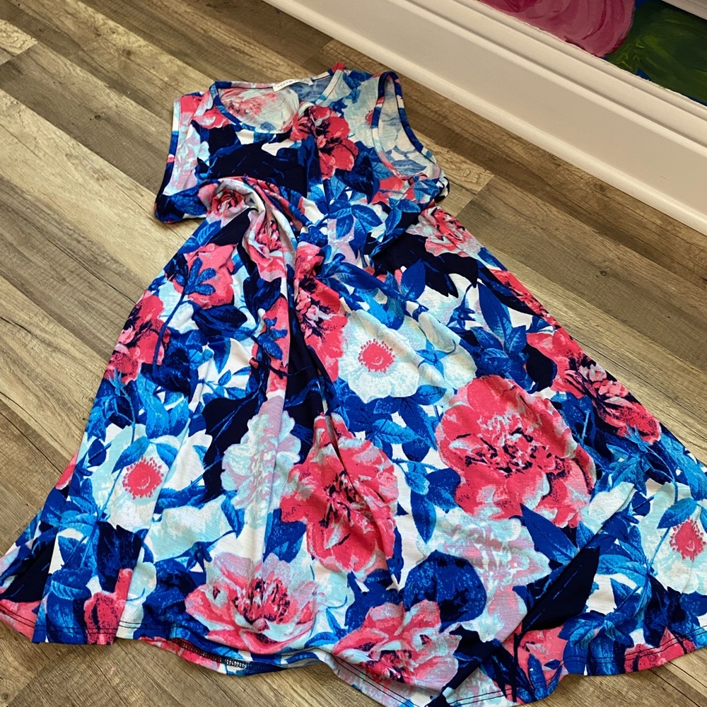 Coco & Main size small sleeveless dress.